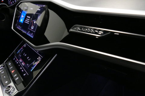 Audi A7 Sportback 50 TFSI e quattro Pro Line S / S Line / Rondomzichtcamera / Stoelverwarming / Apple Carplay - Android Auto / LED koplampen / 4-zone climatronic / Achteruitrijcamera / Grootlichtassistent / 20'' LMV / Adaptive Cruise Control / Sportonderstel
