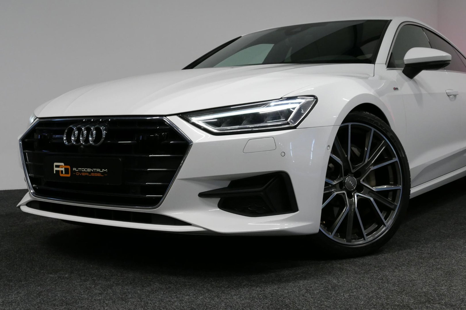 Audi A7 Sportback 50 TFSI e quattro Pro Line S / S Line / Rondomzichtcamera / Stoelverwarming / Apple Carplay - Android Auto / LED koplampen / 4-zone climatronic / Achteruitrijcamera / Grootlichtassistent / 20'' LMV / Adaptive Cruise Control / Sportonderstel