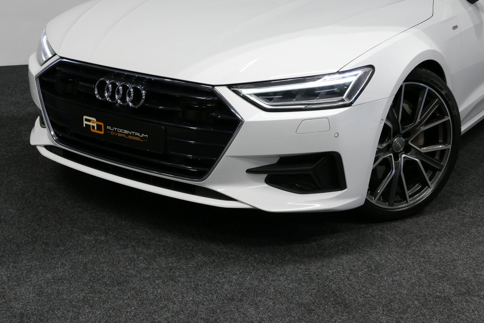 Audi A7 Sportback 50 TFSI e quattro Pro Line S / S Line / Rondomzichtcamera / Stoelverwarming / Apple Carplay - Android Auto / LED koplampen / 4-zone climatronic / Achteruitrijcamera / Grootlichtassistent / 20'' LMV / Adaptive Cruise Control / Sportonderstel