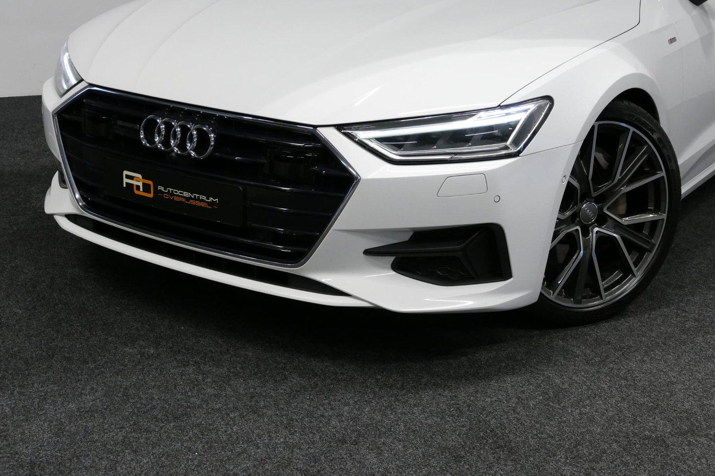 Audi A7 Sportback 50 TFSI e quattro Pro Line S / S Line / Rondomzichtcamera / Stoelverwarming / Apple Carplay - Android Auto / LED koplampen / 4-zone climatronic / Achteruitrijcamera / Grootlichtassistent / 20'' LMV / Adaptive Cruise Control / Sportonderstel