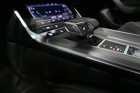 Audi A7 Sportback 50 TFSI e quattro Pro Line S / S Line / Rondomzichtcamera / Stoelverwarming / Apple Carplay - Android Auto / LED koplampen / 4-zone climatronic / Achteruitrijcamera / Grootlichtassistent / 20'' LMV / Adaptive Cruise Control / Sportonderstel