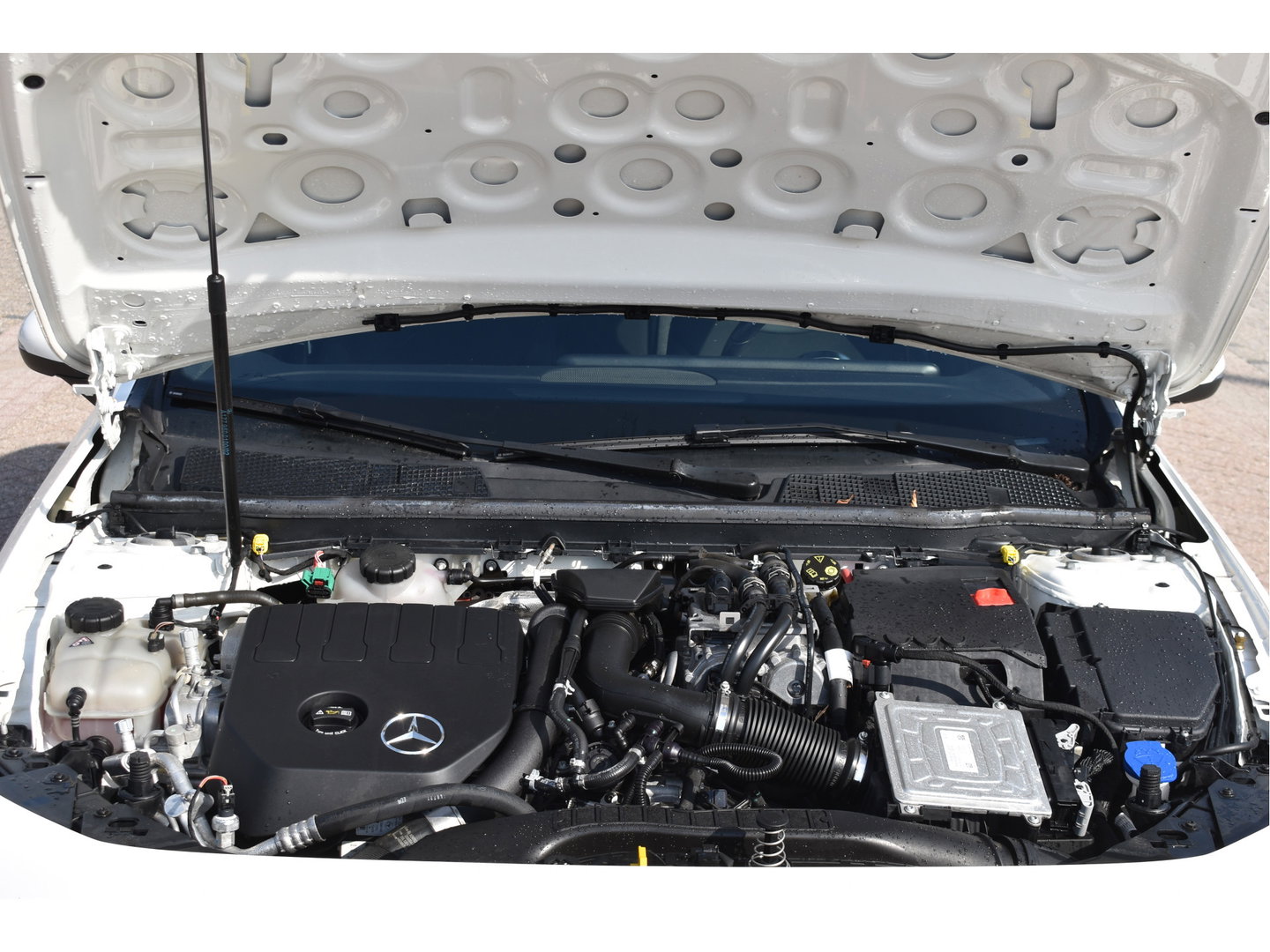 Mercedes-Benz A-Klasse 250 e Business Line AMG 218 pk | Open dak | Camera | Carplay | DAB | Widescreen | Sfeerverlichting | Full LED