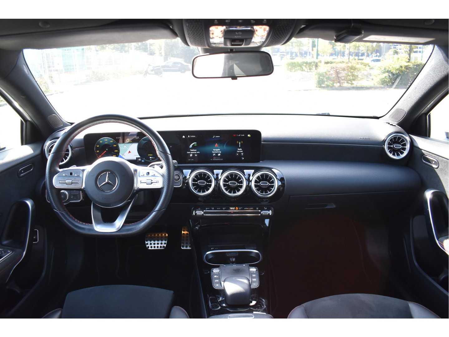 Mercedes-Benz A-Klasse 250 e Business Line AMG 218 pk | Open dak | Camera | Carplay | DAB | Widescreen | Sfeerverlichting | Full LED