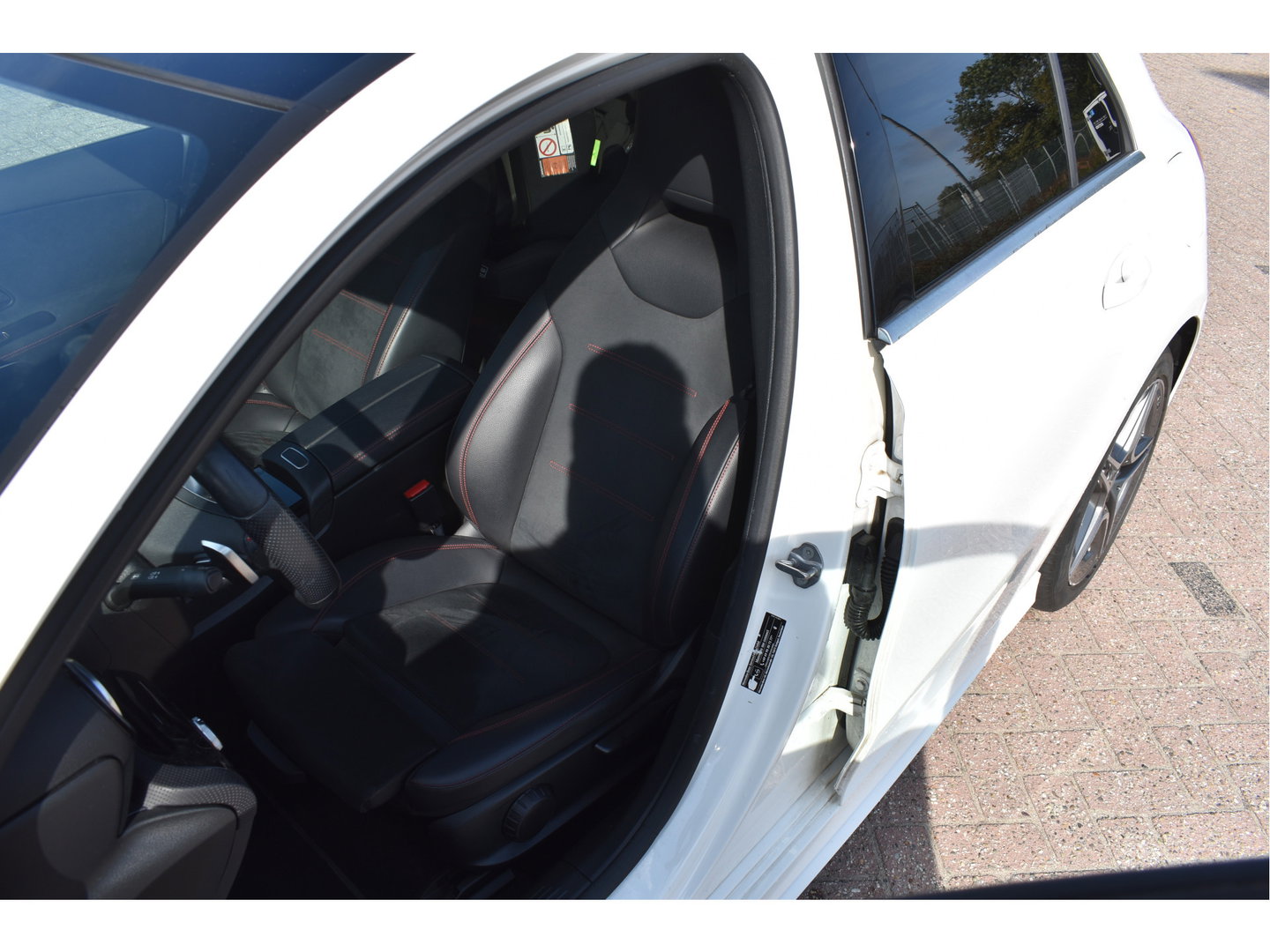 Mercedes-Benz A-Klasse 250 e Business Line AMG 218 pk | Open dak | Camera | Carplay | DAB | Widescreen | Sfeerverlichting | Full LED