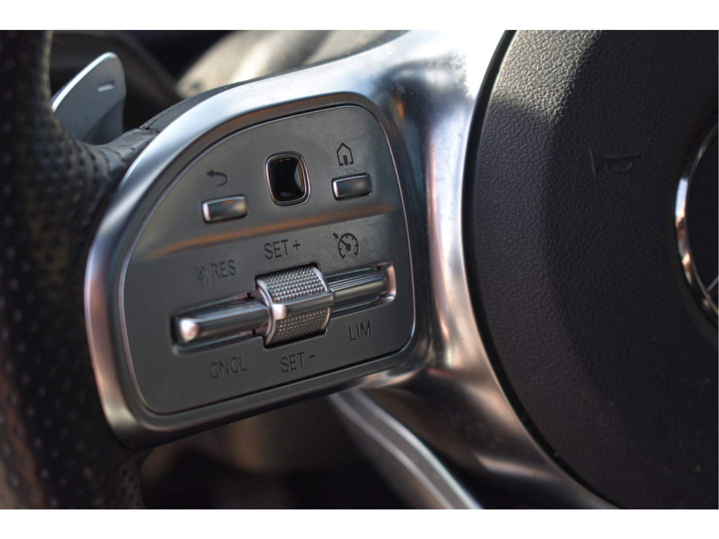 Mercedes-Benz A-Klasse 250 e Business Line AMG 218 pk | Open dak | Camera | Carplay | DAB | Widescreen | Sfeerverlichting | Full LED