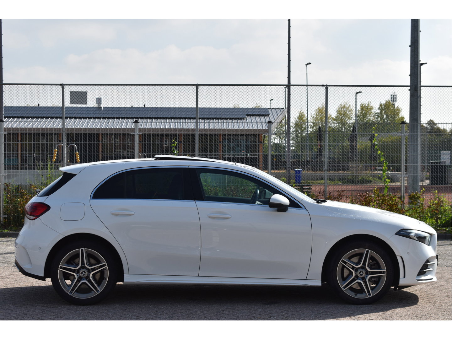 Mercedes-Benz A-Klasse 250 e Business Line AMG 218 pk | Open dak | Camera | Carplay | DAB | Widescreen | Sfeerverlichting | Full LED