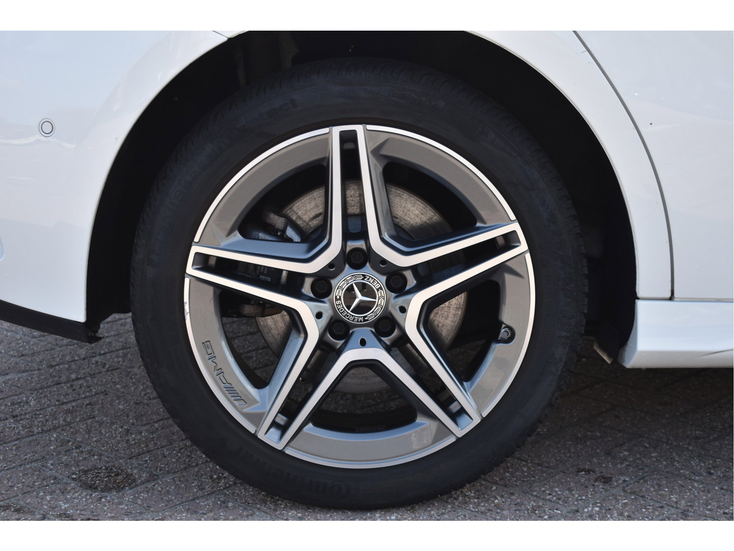 Mercedes-Benz A-Klasse 250 e Business Line AMG 218 pk | Open dak | Camera | Carplay | DAB | Widescreen | Sfeerverlichting | Full LED