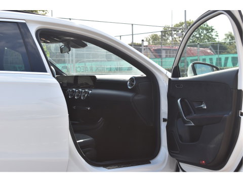Mercedes-Benz A-Klasse 250 e Business Line AMG 218 pk | Open dak | Camera | Carplay | DAB | Widescreen | Sfeerverlichting | Full LED
