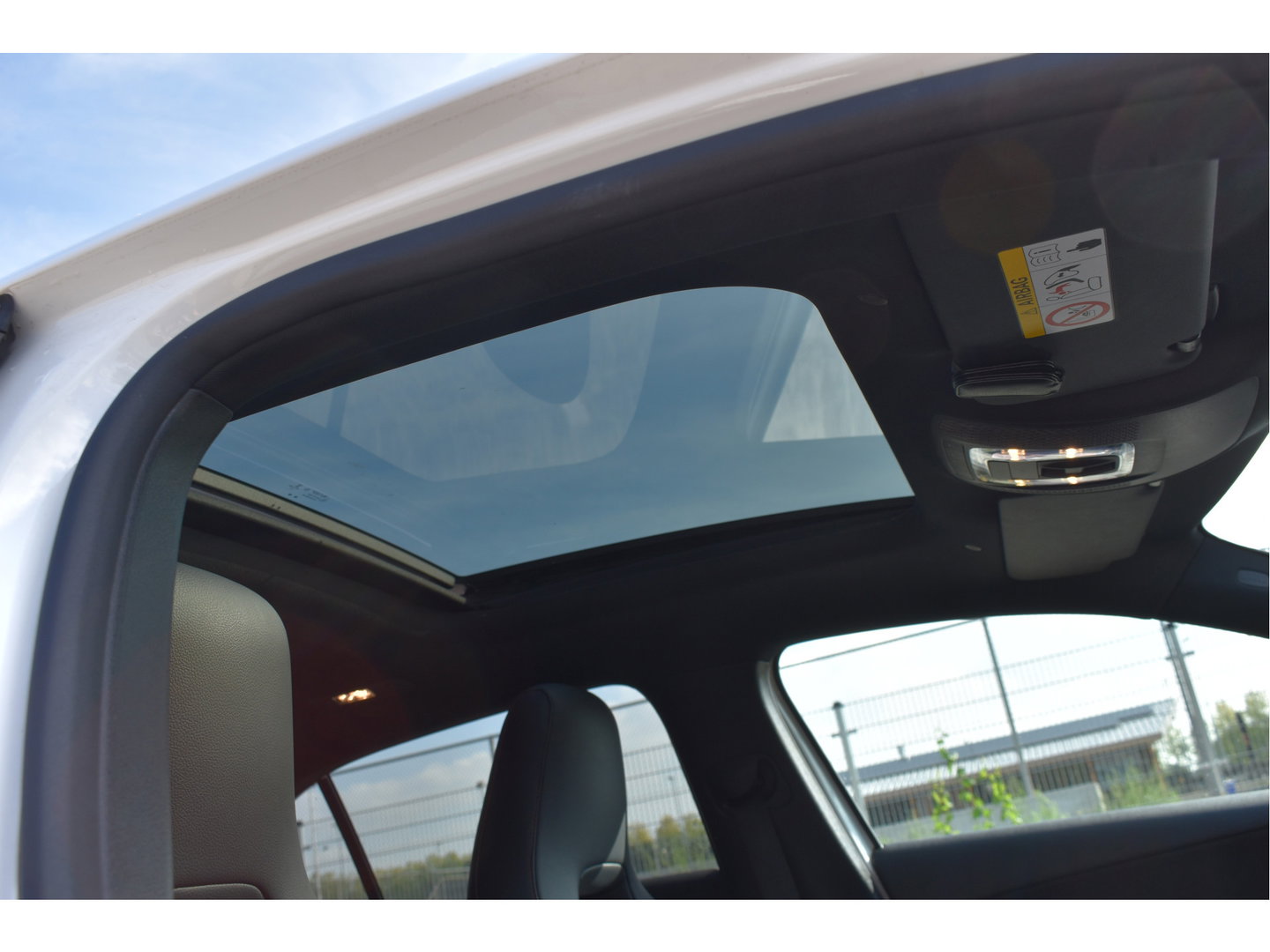 Mercedes-Benz A-Klasse 250 e Business Line AMG 218 pk | Open dak | Camera | Carplay | DAB | Widescreen | Sfeerverlichting | Full LED