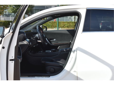Mercedes-Benz A-Klasse 250 e Business Line AMG 218 pk | Open dak | Camera | Carplay | DAB | Widescreen | Sfeerverlichting | Full LED