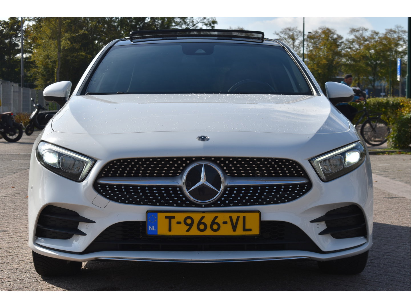 Mercedes-Benz A-Klasse 250 e Business Line AMG 218 pk | Open dak | Camera | Carplay | DAB | Widescreen | Sfeerverlichting | Full LED