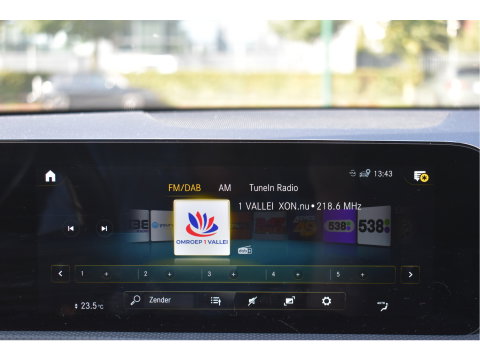 Mercedes-Benz A-Klasse 250 e Business Line AMG 218 pk | Open dak | Camera | Carplay | DAB | Widescreen | Sfeerverlichting | Full LED