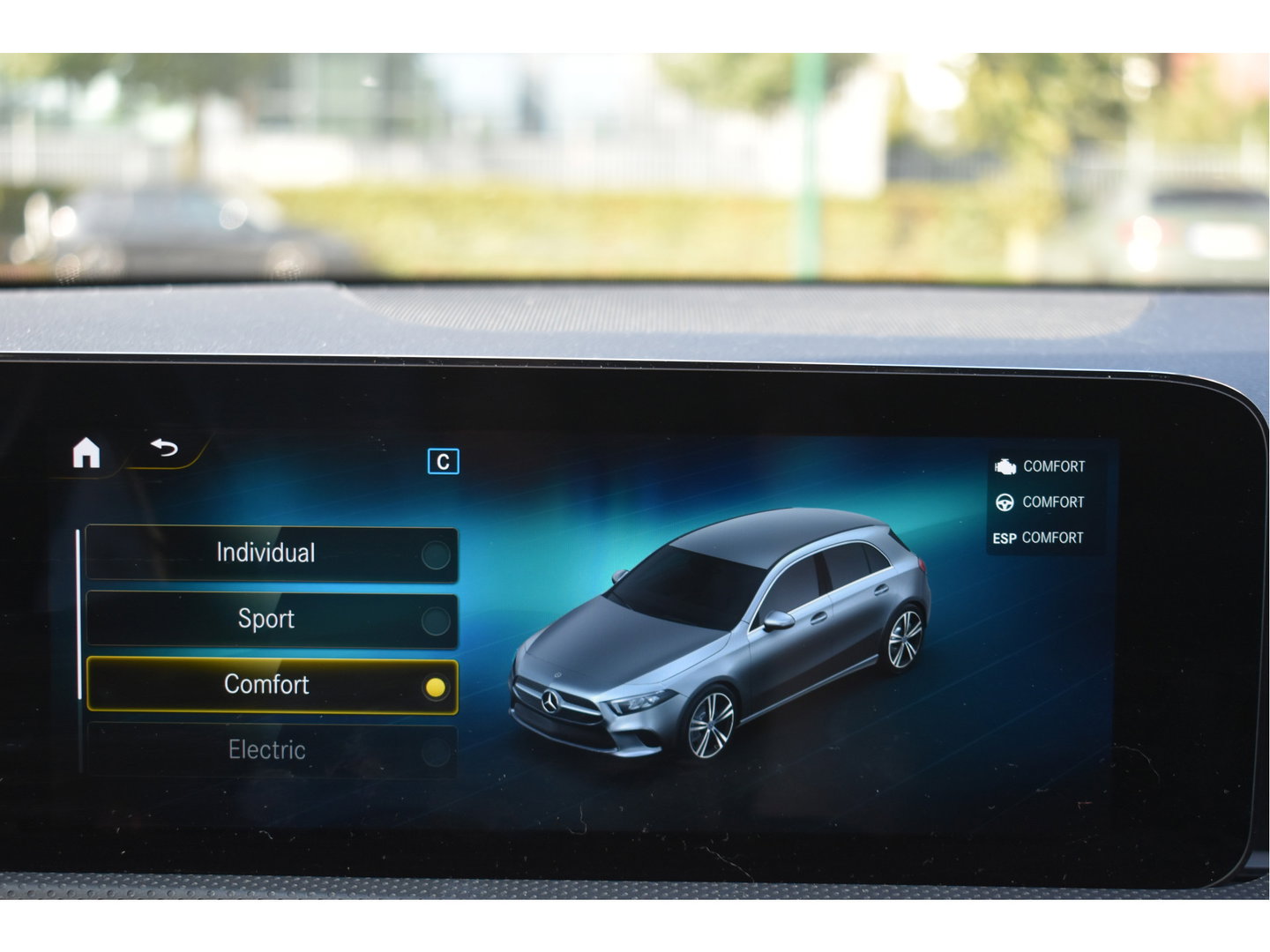 Mercedes-Benz A-Klasse 250 e Business Line AMG 218 pk | Open dak | Camera | Carplay | DAB | Widescreen | Sfeerverlichting | Full LED
