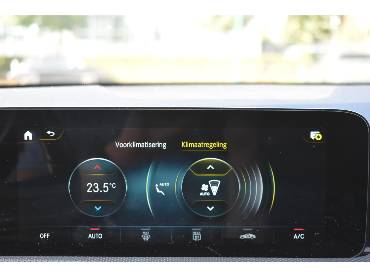 Mercedes-Benz A-Klasse 250 e Business Line AMG 218 pk | Open dak | Camera | Carplay | DAB | Widescreen | Sfeerverlichting | Full LED