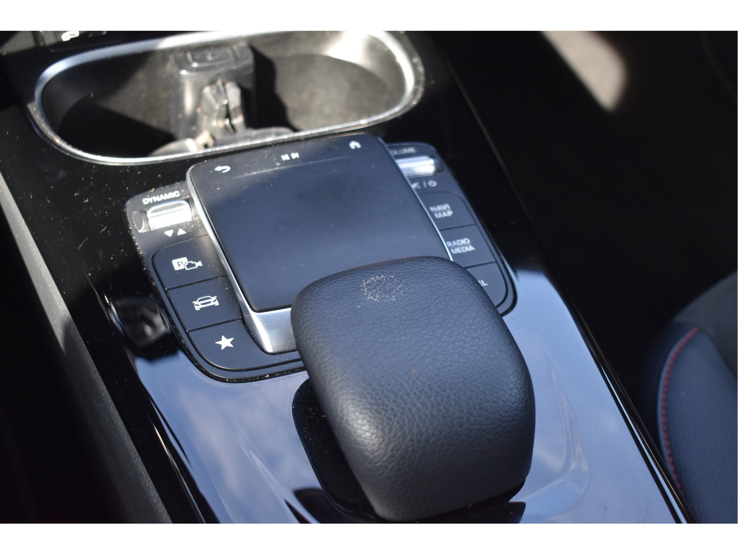 Mercedes-Benz A-Klasse 250 e Business Line AMG 218 pk | Open dak | Camera | Carplay | DAB | Widescreen | Sfeerverlichting | Full LED
