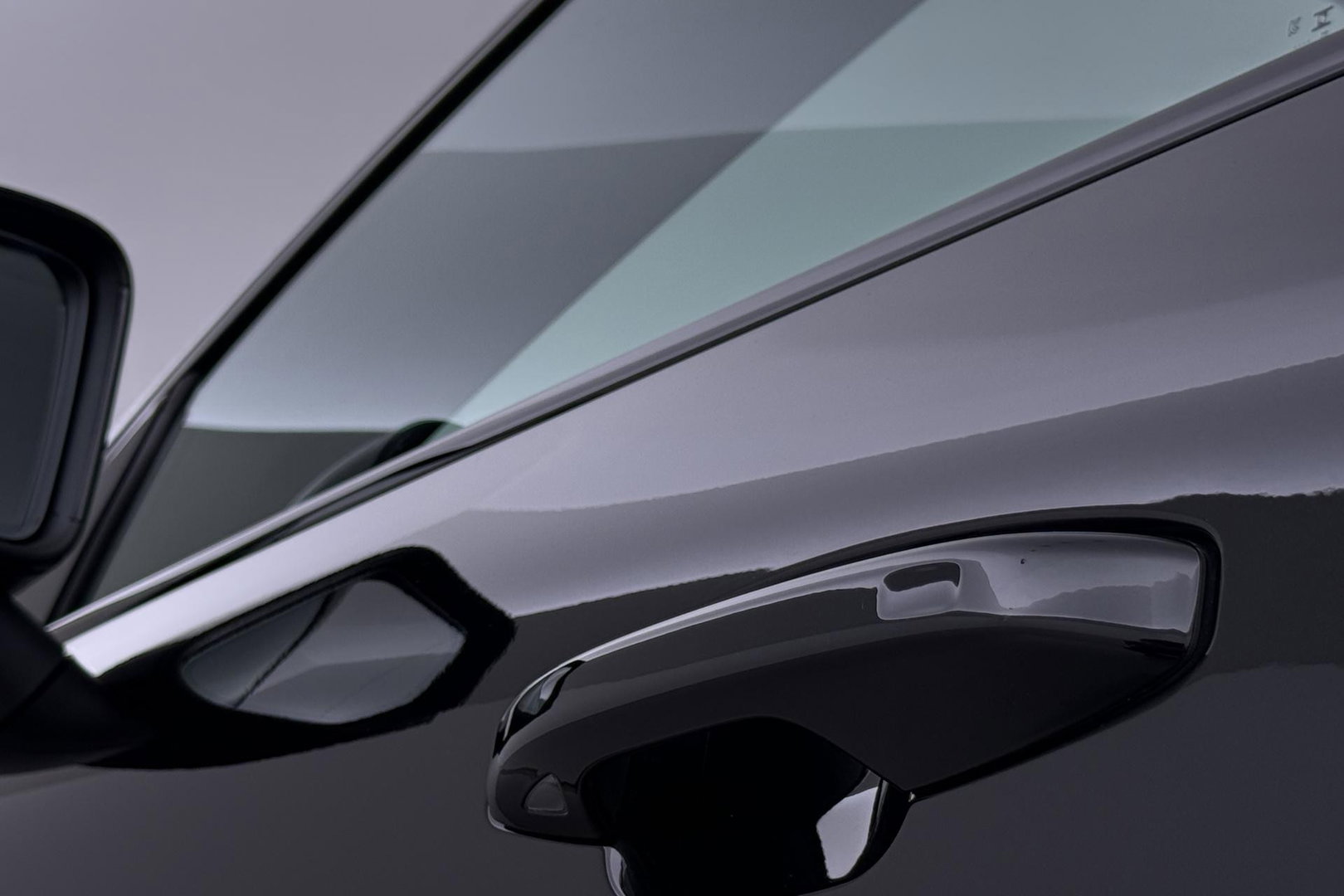 Volvo XC40 2.0 B3 Plus Black Edition | Harman/Kardon | Pilot Assist | Camera | BLIS | Memory | Stoel+Stuurverwarming | Keyless | ACC | 20 Inch