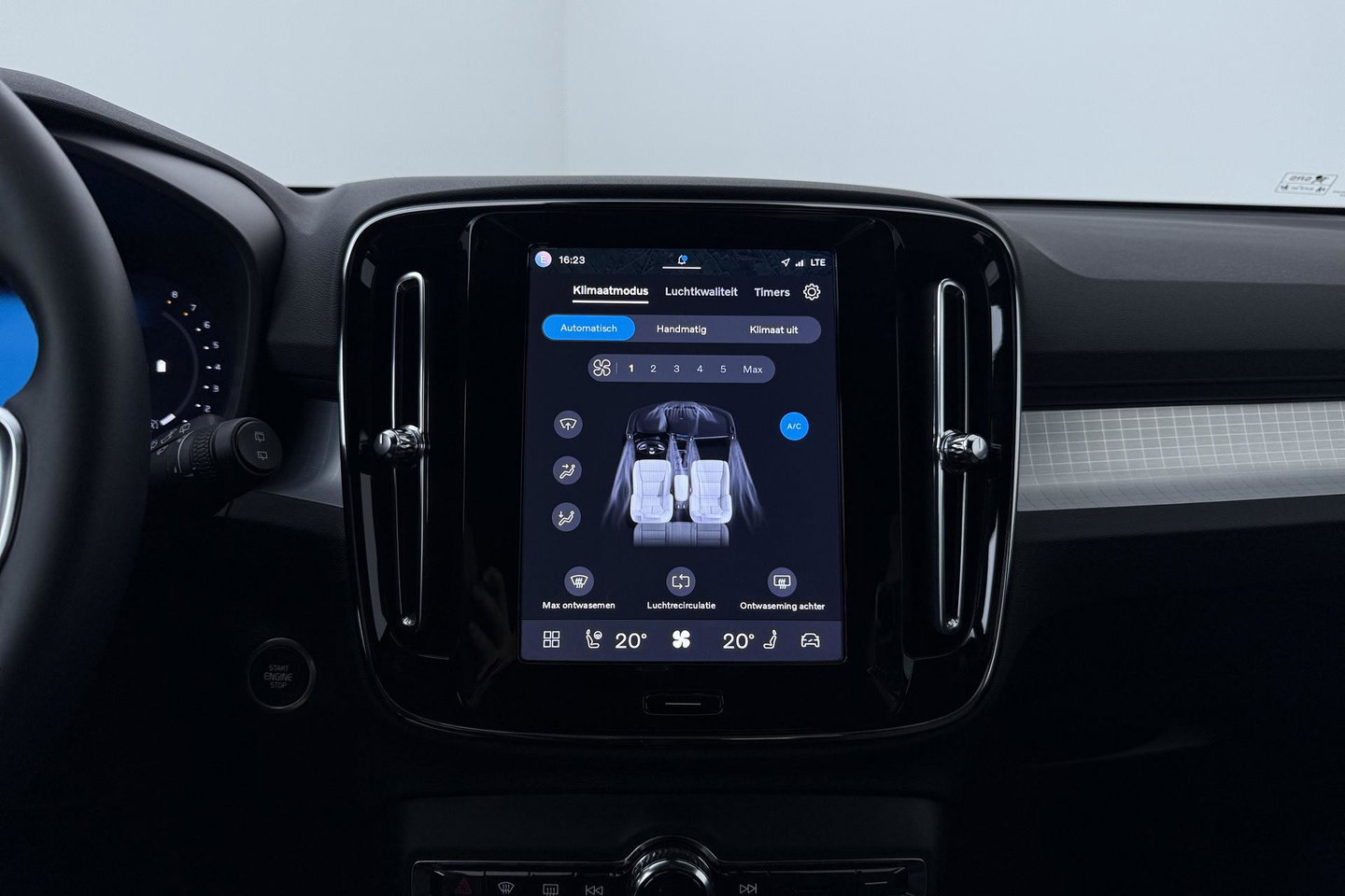 Volvo XC40 2.0 B3 Plus Black Edition | Harman/Kardon | Pilot Assist | Camera | BLIS | Memory | Stoel+Stuurverwarming | Keyless | ACC | 20 Inch