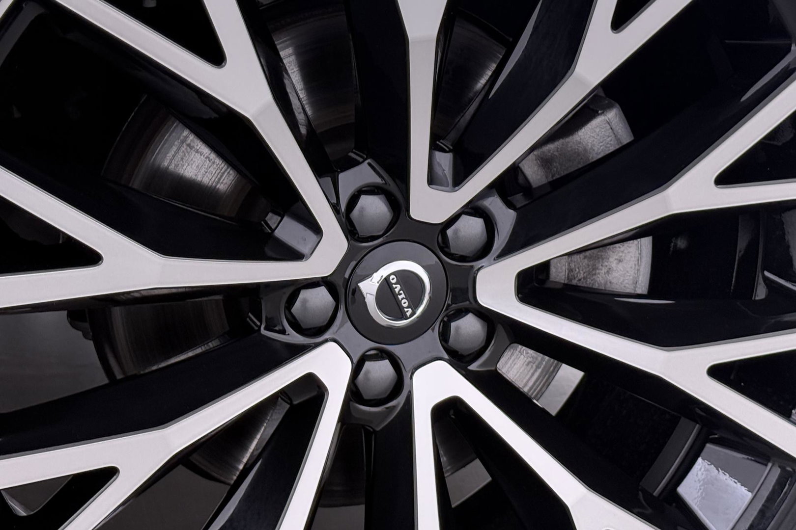 Volvo XC40 2.0 B3 Plus Black Edition | Harman/Kardon | Pilot Assist | Camera | BLIS | Memory | Stoel+Stuurverwarming | Keyless | ACC | 20 Inch
