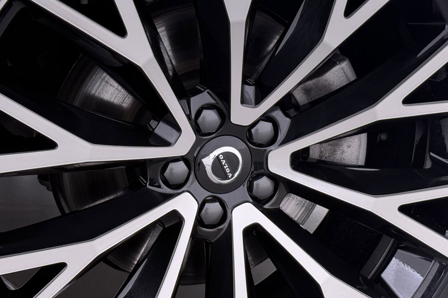 Volvo XC40 2.0 B3 Plus Black Edition | Harman/Kardon | Pilot Assist | Camera | BLIS | Memory | Stoel+Stuurverwarming | Keyless | ACC | 20 Inch