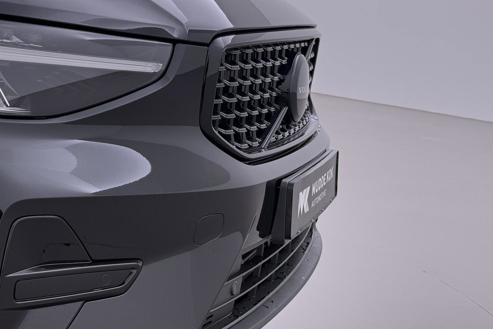 Volvo XC40 2.0 B3 Plus Black Edition | Harman/Kardon | Pilot Assist | Camera | BLIS | Memory | Stoel+Stuurverwarming | Keyless | ACC | 20 Inch