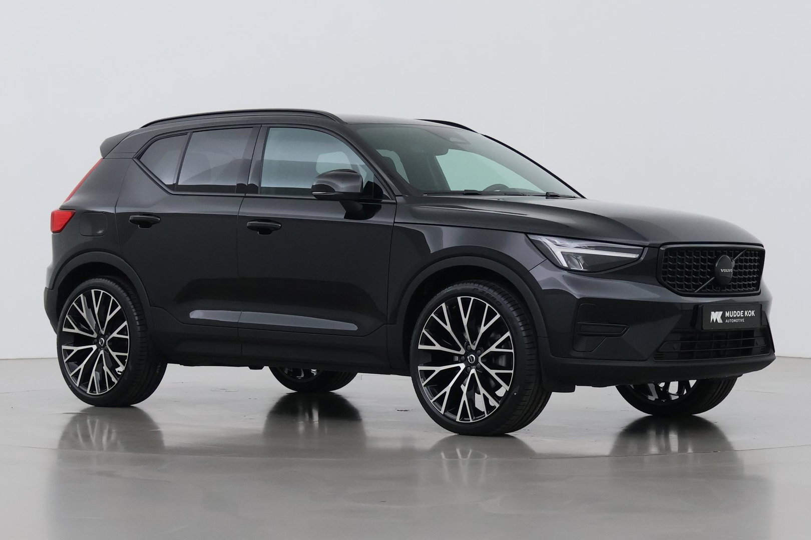 Volvo XC40 2.0 B3 Plus Black Edition | Harman/Kardon | Pilot Assist | Camera | BLIS | Memory | Stoel+Stuurverwarming | Keyless | ACC | 20 Inch