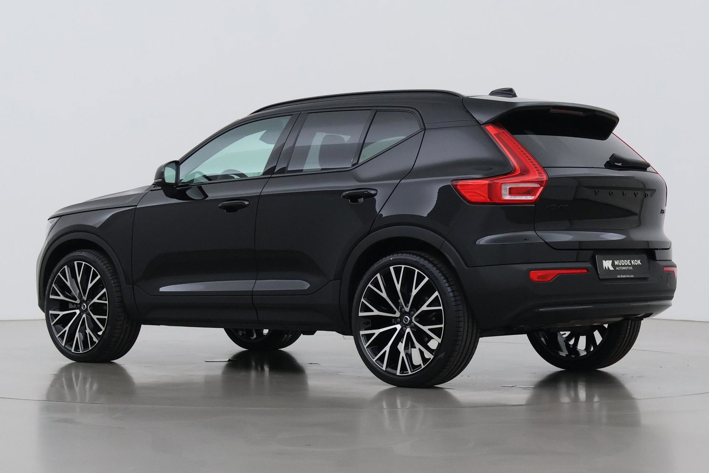 Volvo XC40 2.0 B3 Plus Black Edition | Harman/Kardon | Pilot Assist | Camera | BLIS | Memory | Stoel+Stuurverwarming | Keyless | ACC | 20 Inch