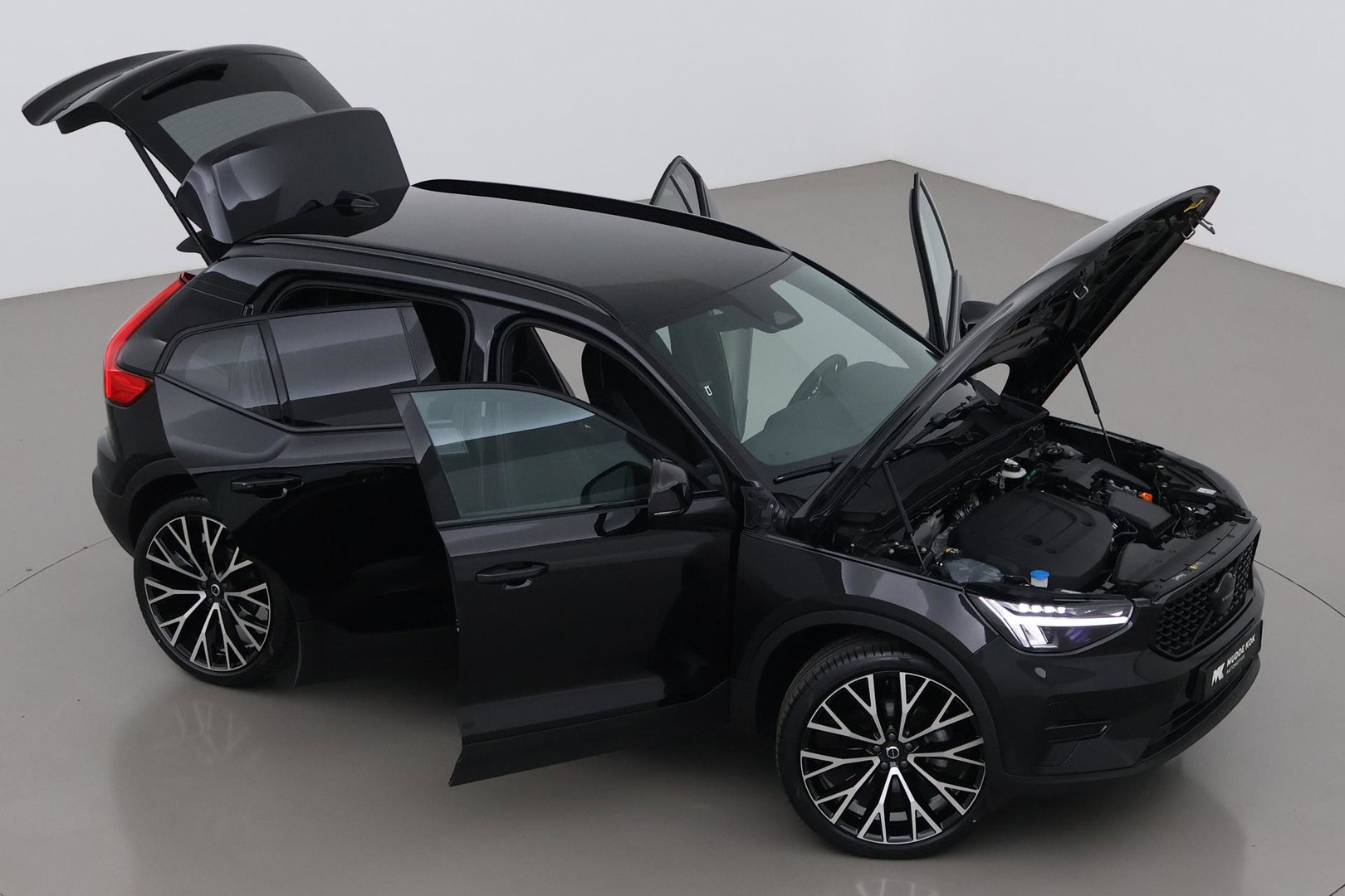 Volvo XC40 2.0 B3 Plus Black Edition | Harman/Kardon | Pilot Assist | Camera | BLIS | Memory | Stoel+Stuurverwarming | Keyless | ACC | 20 Inch