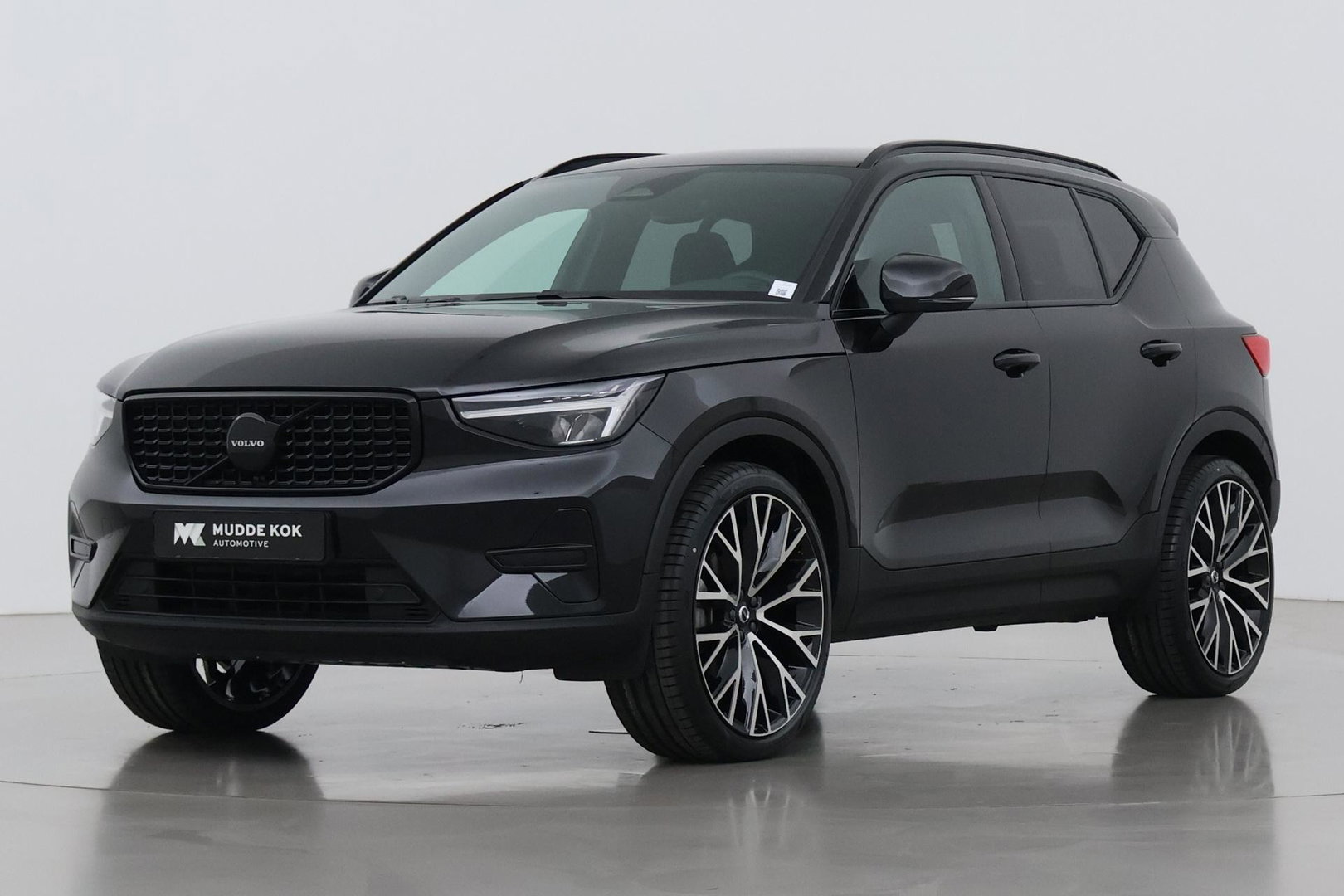 Volvo XC40 2.0 B3 Plus Black Edition | Harman/Kardon | Pilot Assist | Camera | BLIS | Memory | Stoel+Stuurverwarming | Keyless | ACC | 20 Inch