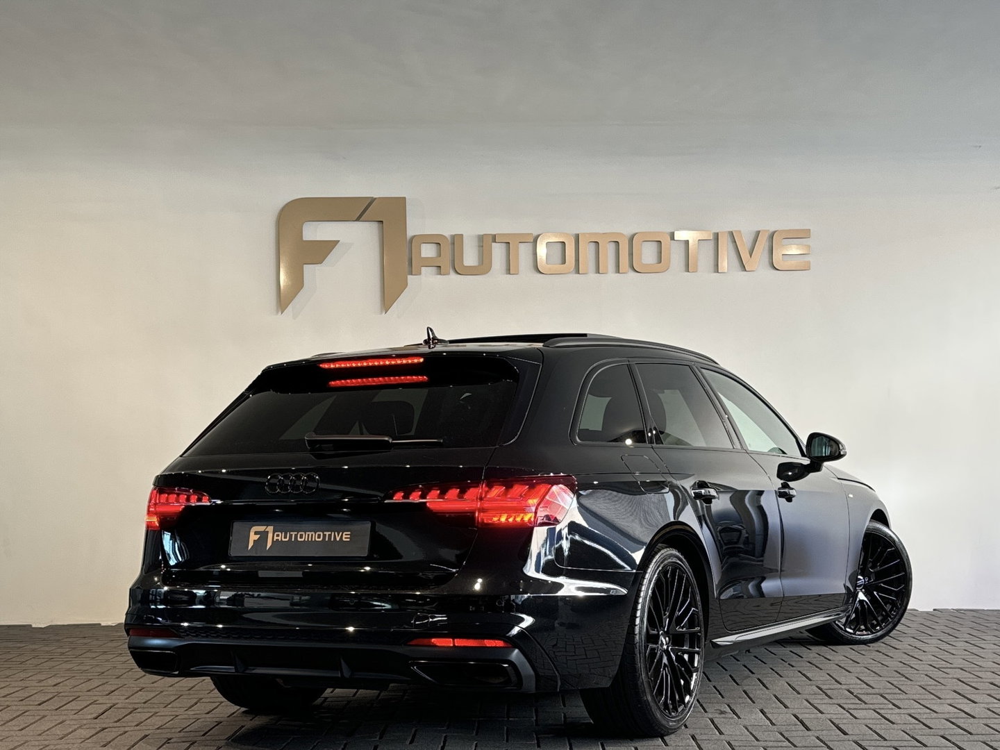 Audi A4 Avant 35 TFSI S Line Pano|Sfeer|Keyless|Camera|Carplay