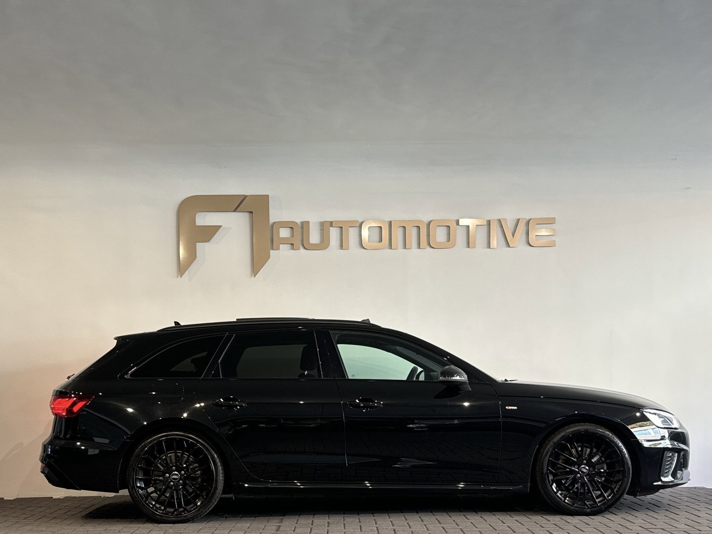 Audi A4 Avant 35 TFSI S Line Pano|Sfeer|Keyless|Camera|Carplay