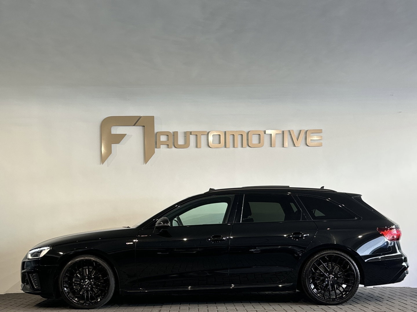 Audi A4 Avant 35 TFSI S Line Pano|Sfeer|Keyless|Camera|Carplay