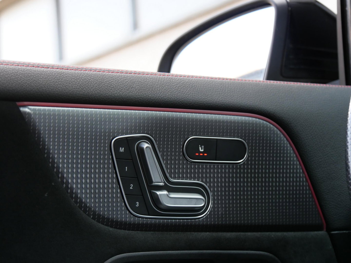 Mercedes-Benz EQA 67kWh AMG/ ELEKT. STOELEN/ 360° CAMERA/ TREKHAAK/ ADAPTIVE CRUISE/ SOH 96%
