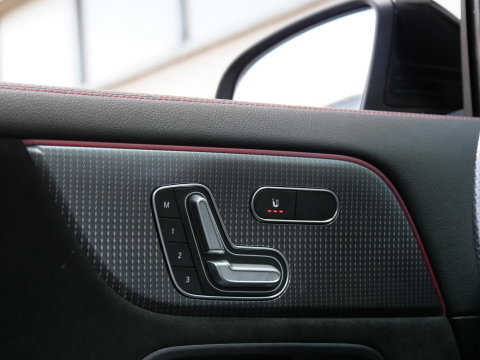 Mercedes-Benz EQA 67kWh AMG/ ELEKT. STOELEN/ 360° CAMERA/ TREKHAAK/ ADAPTIVE CRUISE/ SOH 96%