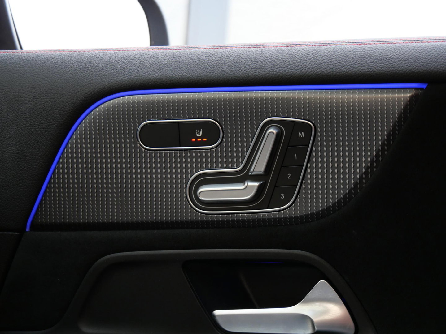 Mercedes-Benz EQA 67kWh AMG/ ELEKT. STOELEN/ 360° CAMERA/ TREKHAAK/ ADAPTIVE CRUISE/ SOH 96%