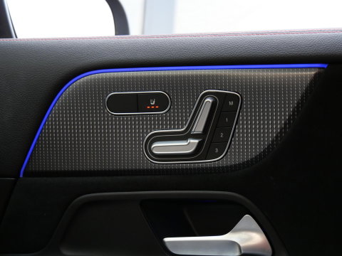 Mercedes-Benz EQA 67kWh AMG/ ELEKT. STOELEN/ 360° CAMERA/ TREKHAAK/ ADAPTIVE CRUISE/ SOH 96%