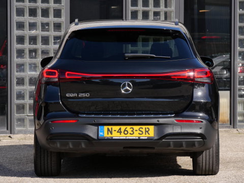 Mercedes-Benz EQA 67kWh AMG/ ELEKT. STOELEN/ 360° CAMERA/ TREKHAAK/ ADAPTIVE CRUISE/ SOH 96%