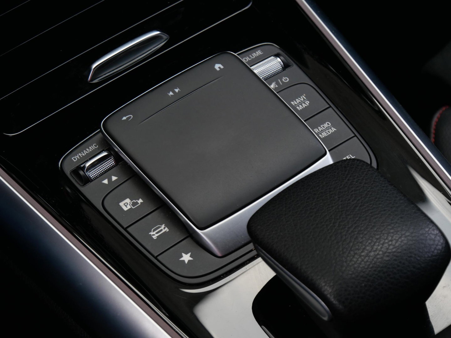 Mercedes-Benz EQA 67kWh AMG/ ELEKT. STOELEN/ 360° CAMERA/ TREKHAAK/ ADAPTIVE CRUISE/ SOH 96%