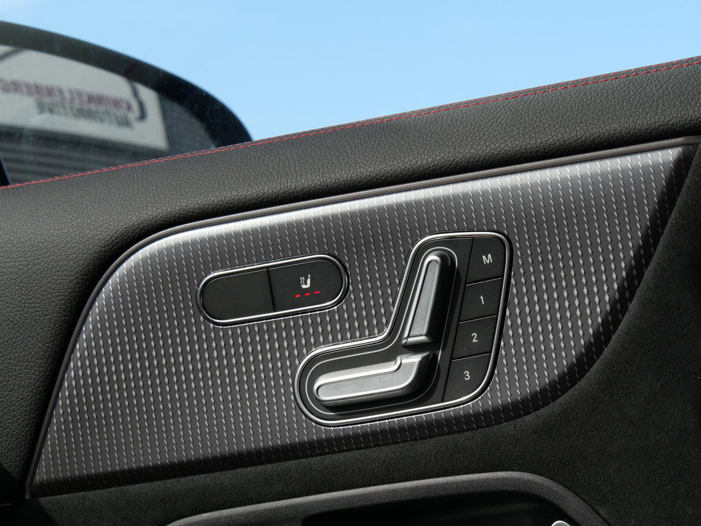 Mercedes-Benz EQA 67kWh AMG/ ELEKT. STOELEN/ 360° CAMERA/ TREKHAAK/ ADAPTIVE CRUISE/ SOH 96%