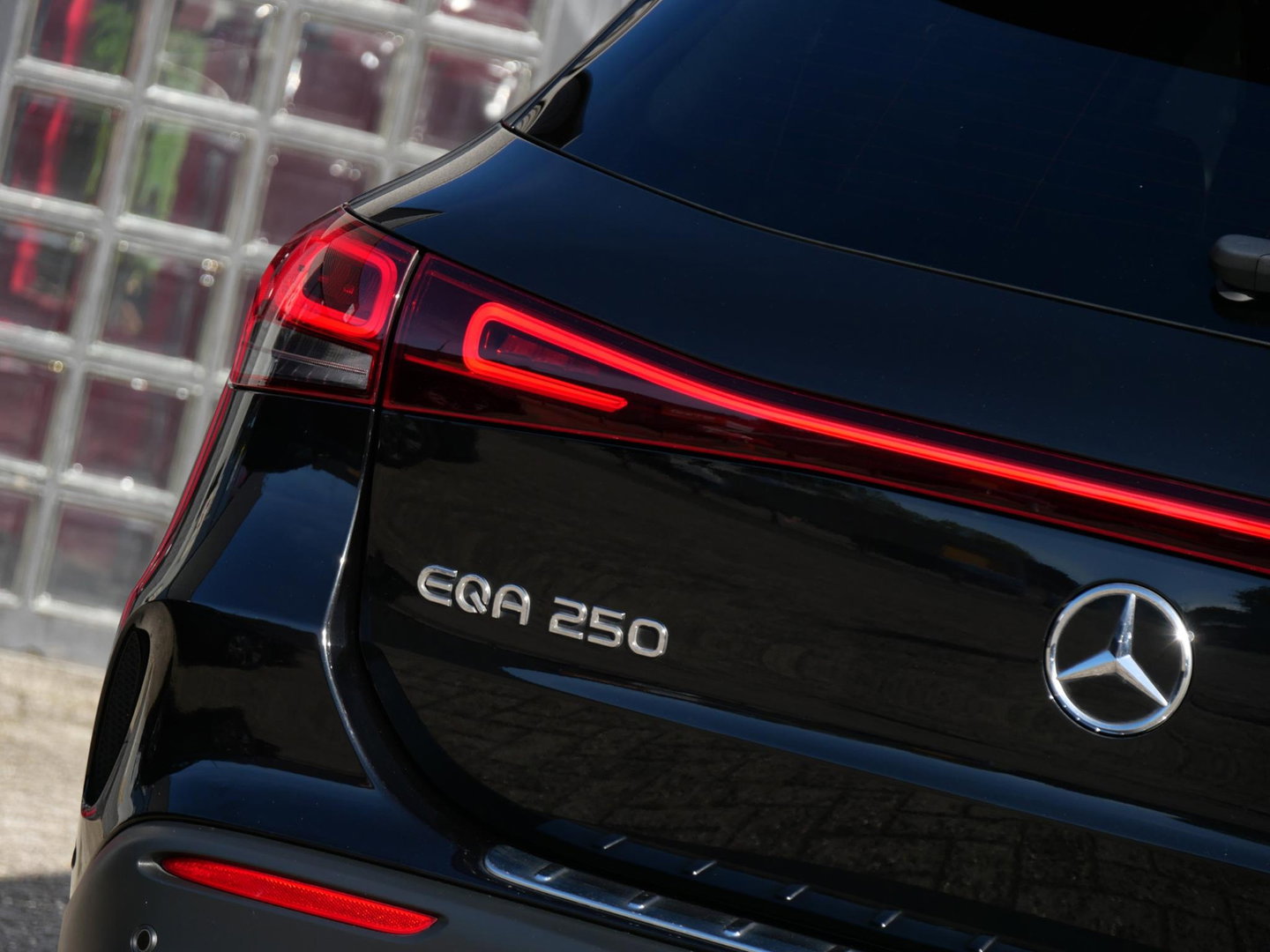 Mercedes-Benz EQA 67kWh AMG/ ELEKT. STOELEN/ 360° CAMERA/ TREKHAAK/ ADAPTIVE CRUISE/ SOH 96%