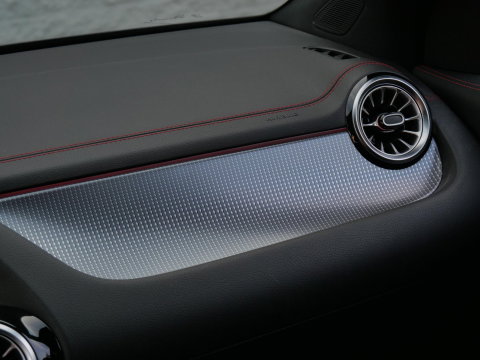 Mercedes-Benz EQA 67kWh AMG/ ELEKT. STOELEN/ 360° CAMERA/ TREKHAAK/ ADAPTIVE CRUISE/ SOH 96%