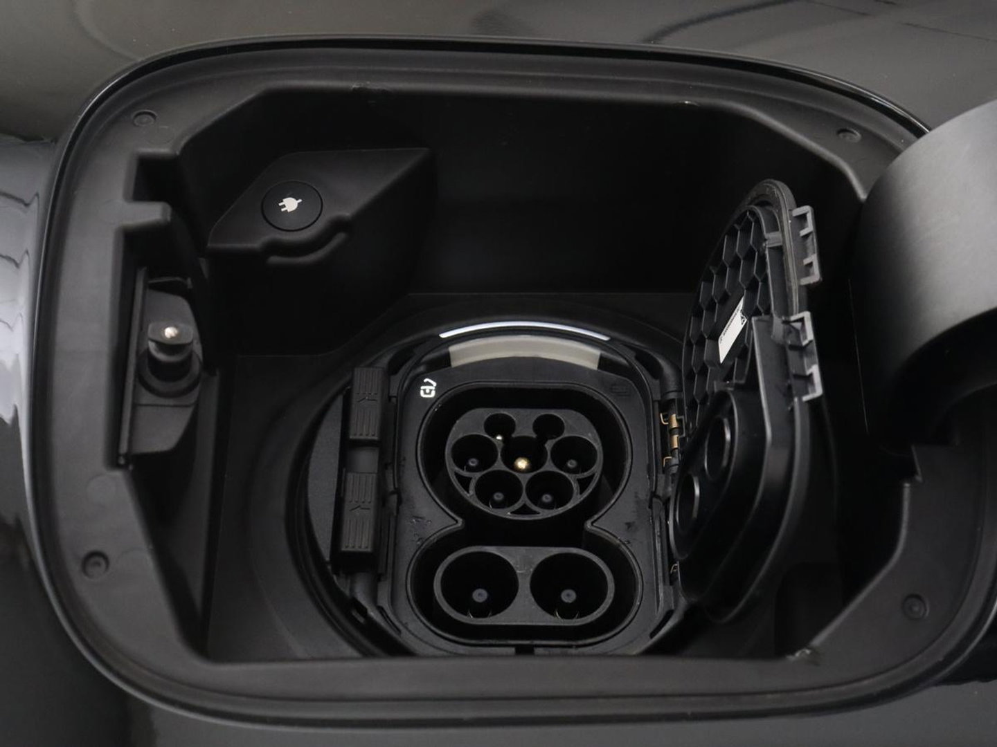 Mercedes-Benz EQA 250+ AMG Line 71 kWh SOH 98,5% | Trekhaak | LED | Stoelverwarming | Apple Carplay | Pano.Dak | Camera |