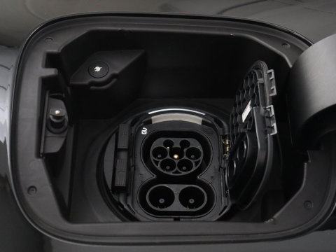 Mercedes-Benz EQA 250+ AMG Line 71 kWh SOH 98,5% | Trekhaak | LED | Stoelverwarming | Apple Carplay | Pano.Dak | Camera |