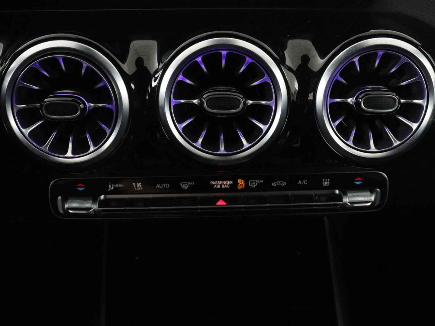 Mercedes-Benz EQA 250+ AMG Line 71 kWh SOH 98,5% | Trekhaak | LED | Stoelverwarming | Apple Carplay | Pano.Dak | Camera |
