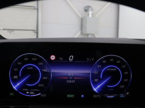 Mercedes-Benz EQA 250+ AMG Line 71 kWh SOH 98,5% | Trekhaak | LED | Stoelverwarming | Apple Carplay | Pano.Dak | Camera |