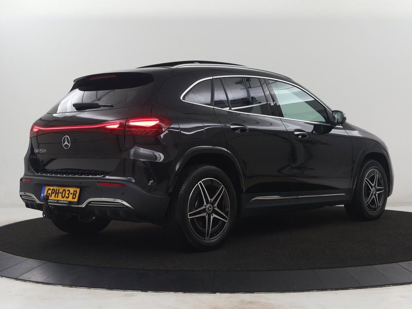 Mercedes-Benz EQA 250+ AMG Line 71 kWh SOH 98,5% | Trekhaak | LED | Stoelverwarming | Apple Carplay | Pano.Dak | Camera |