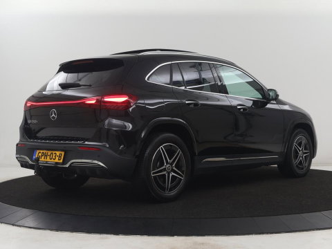 Mercedes-Benz EQA 250+ AMG Line 71 kWh SOH 98,5% | Trekhaak | LED | Stoelverwarming | Apple Carplay | Pano.Dak | Camera |