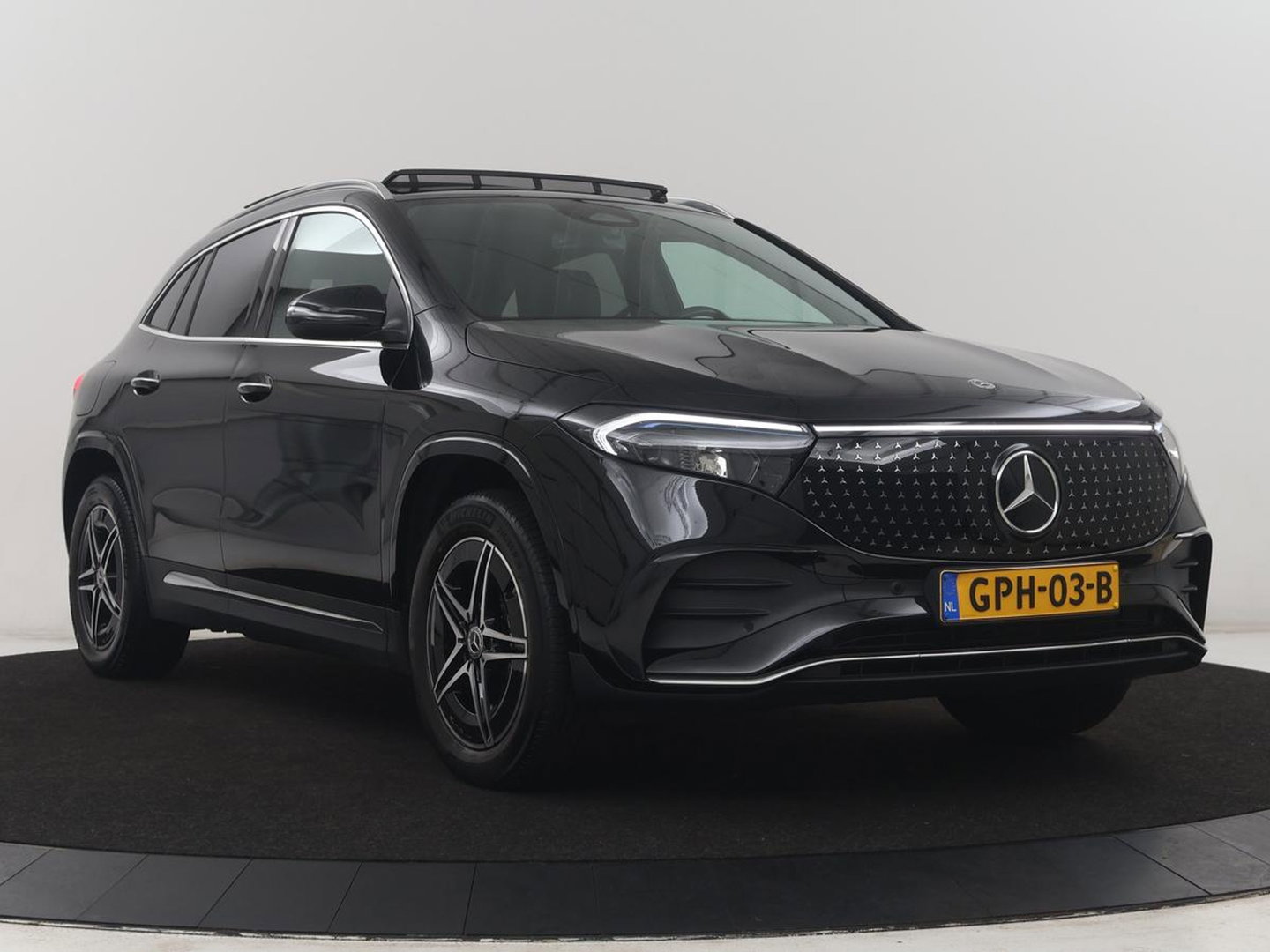 Mercedes-Benz EQA 250+ AMG Line 71 kWh SOH 98,5% | Trekhaak | LED | Stoelverwarming | Apple Carplay | Pano.Dak | Camera |