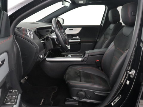 Mercedes-Benz EQA 250+ AMG Line 71 kWh SOH 98,5% | Trekhaak | LED | Stoelverwarming | Apple Carplay | Pano.Dak | Camera |