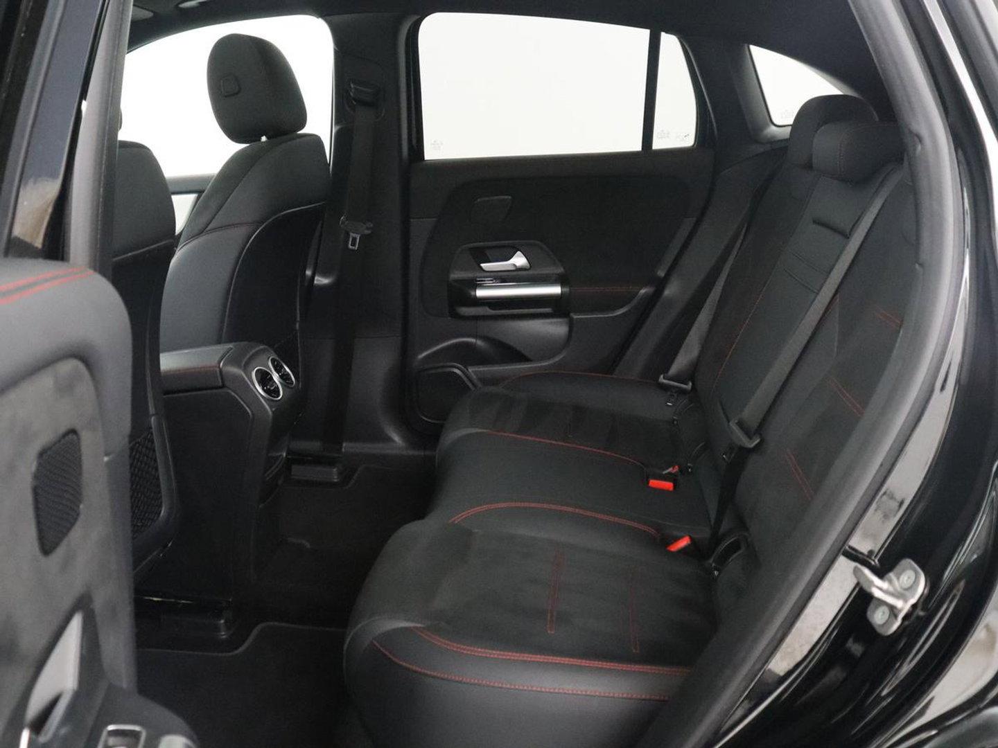 Mercedes-Benz EQA 250+ AMG Line 71 kWh SOH 98,5% | Trekhaak | LED | Stoelverwarming | Apple Carplay | Pano.Dak | Camera |