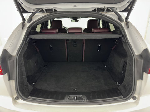 Jaguar E-Pace 1.5 P300e AWD R-Dynamic HSE (Plug-in) {SoH-99%} (INCL.BTW) *LEATHER | FULL-LED | MEMORY-PACK | MERIDIAN-SOUND | BLIND-SPOT | CAMERA | NAVI-FULLMAP | HEATED-SPORTSEATS | DAB+ | KEYLESS | ECC | PDC | CRUISE | 20''ALU*